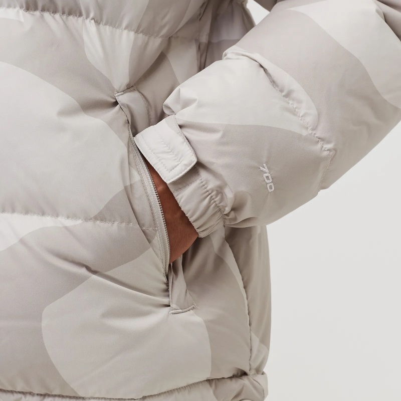 THE NORTH FACE × KAWS 1996 レトロ ヌプシジャケット