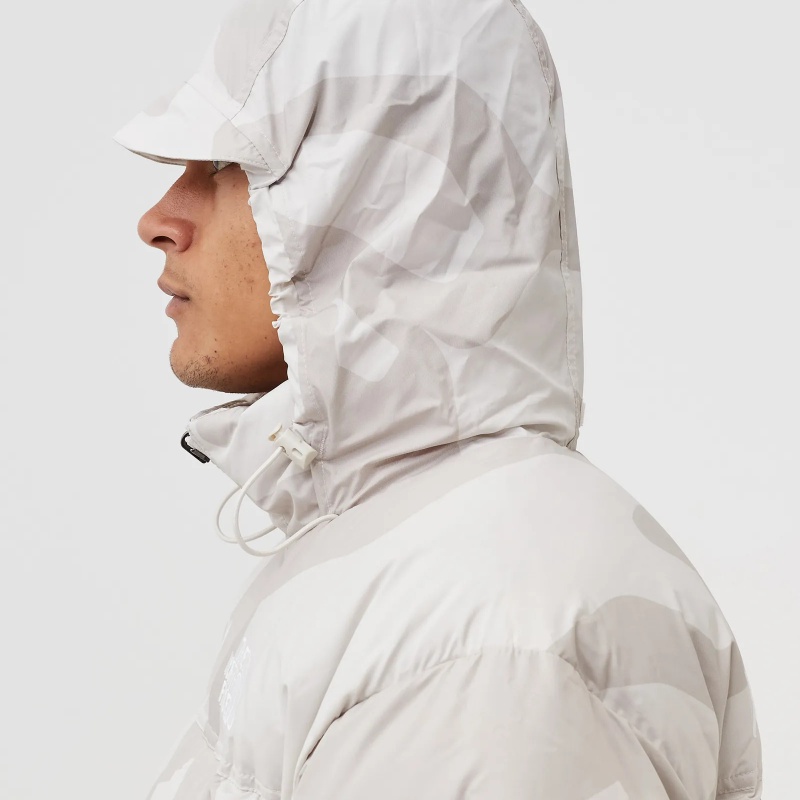 THE NORTH FACE × KAWS 1996 レトロ ヌプシジャケット