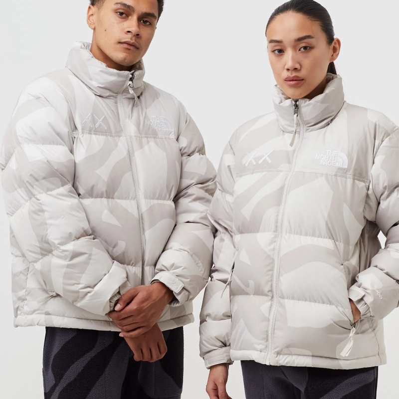 THE NORTH FACE × KAWS 1996 レトロ ヌプシジャケット