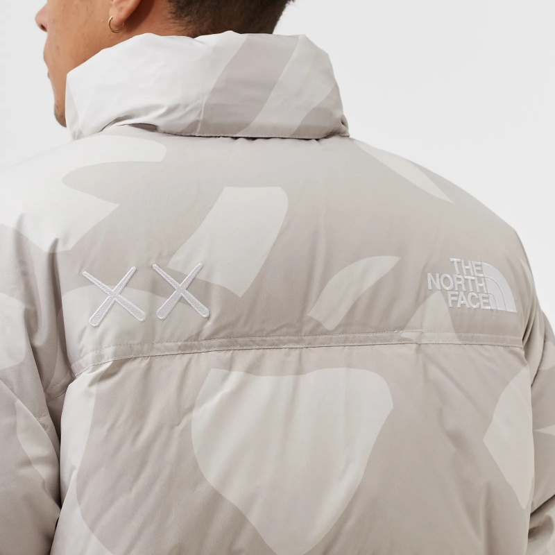 THE NORTH FACE × KAWS 1996 レトロ ヌプシジャケット