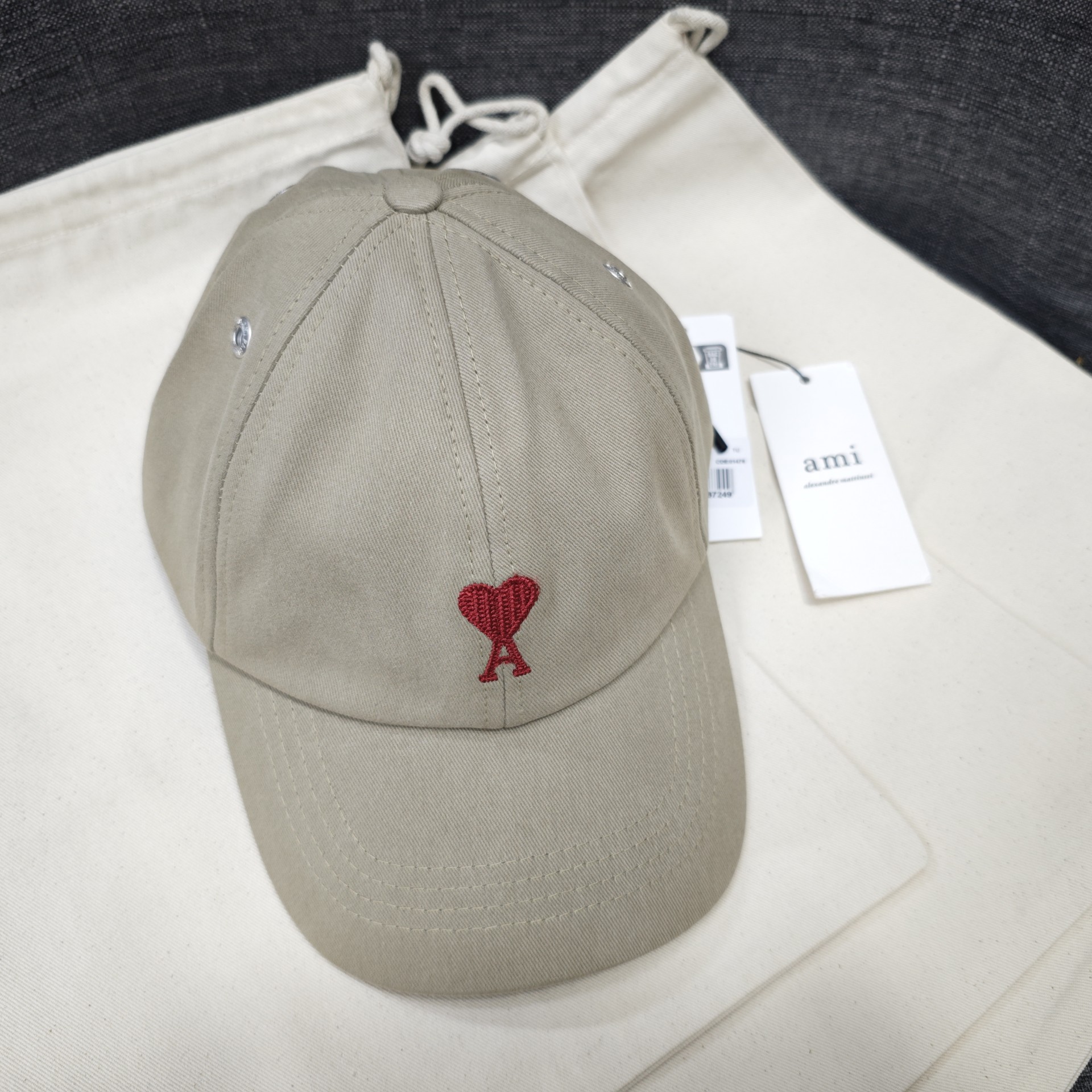 AMI PARIS ハートロゴ刺繍 コットンベースボールキャップ（全3色） 商品画像 8