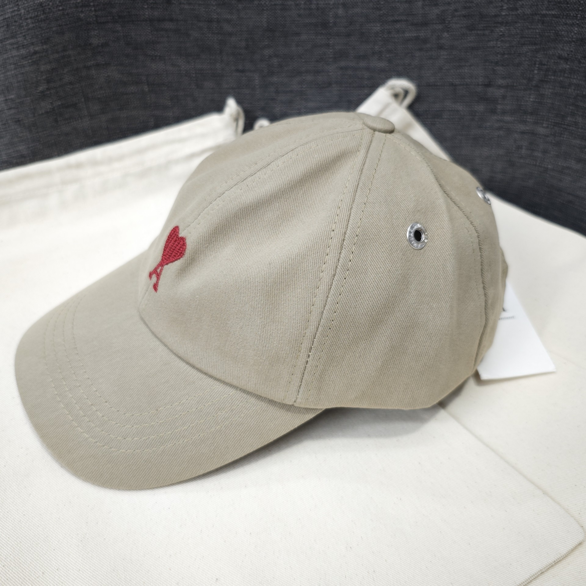 AMI PARIS ハートロゴ刺繍 コットンベースボールキャップ（全3色） 商品画像 10